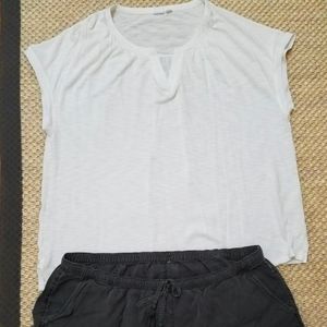 Gap Dressy/Casual Notched Neckline Lightweight Top